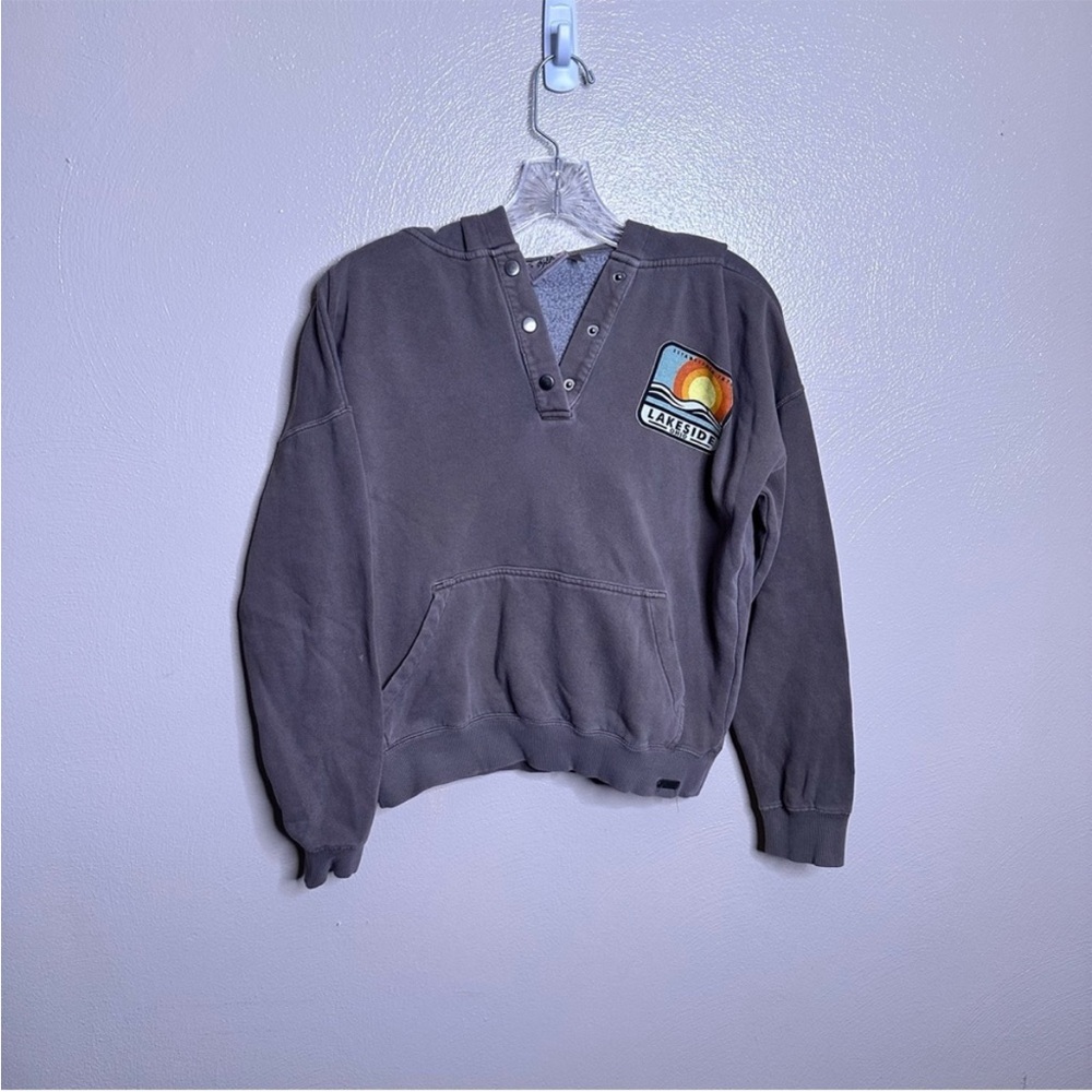 Cozy Gray Crewneck Sweater with Graphic Detail